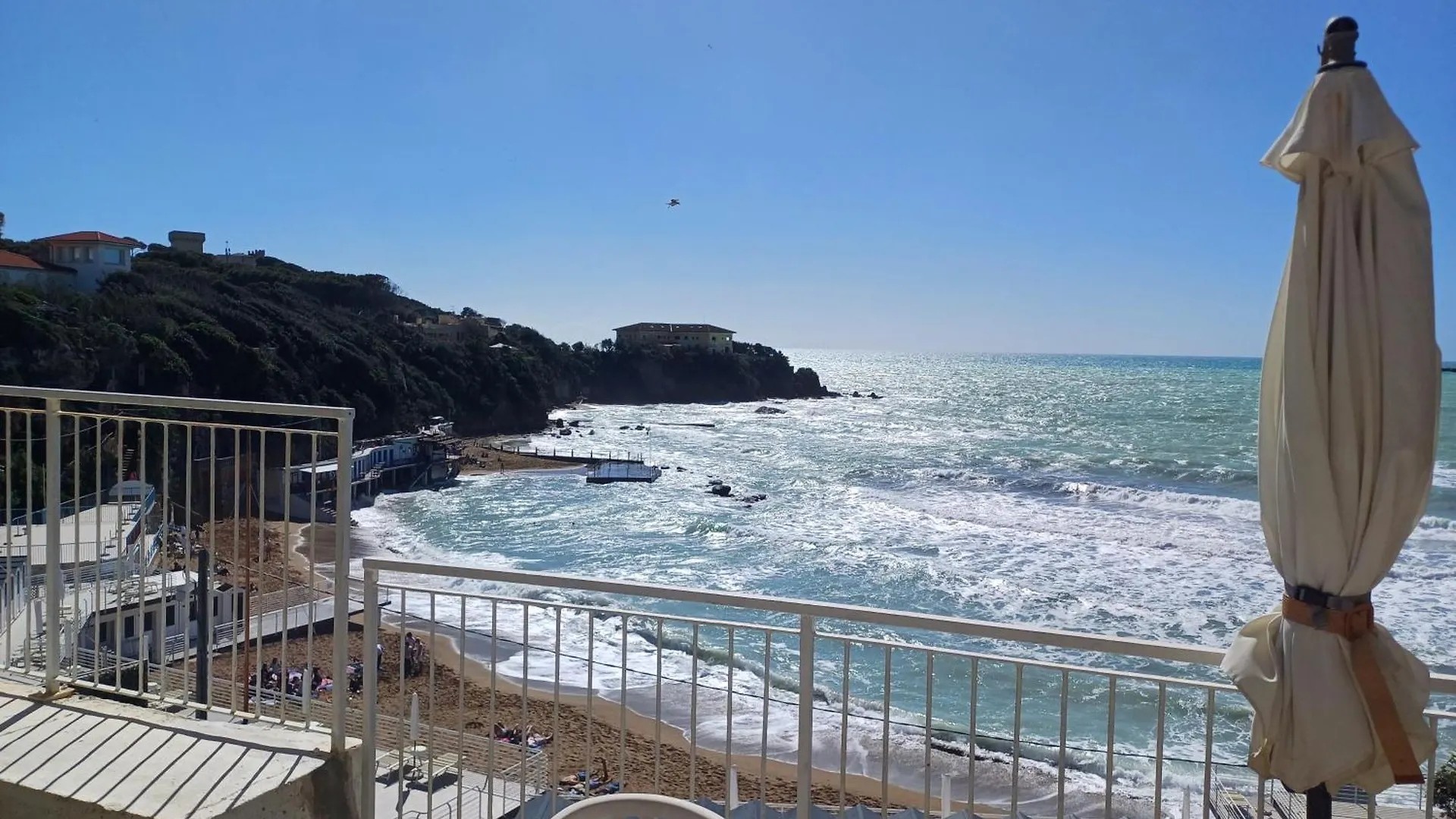 Apartment Sea-Front Loft In Liberty Villa Castiglioncello